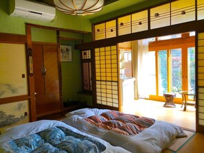 传统客房, 无烟房 (Tatami Garden Room w/ Private Toilet) | 迷你吧、办公桌、熨斗/熨板、免费 WiFi