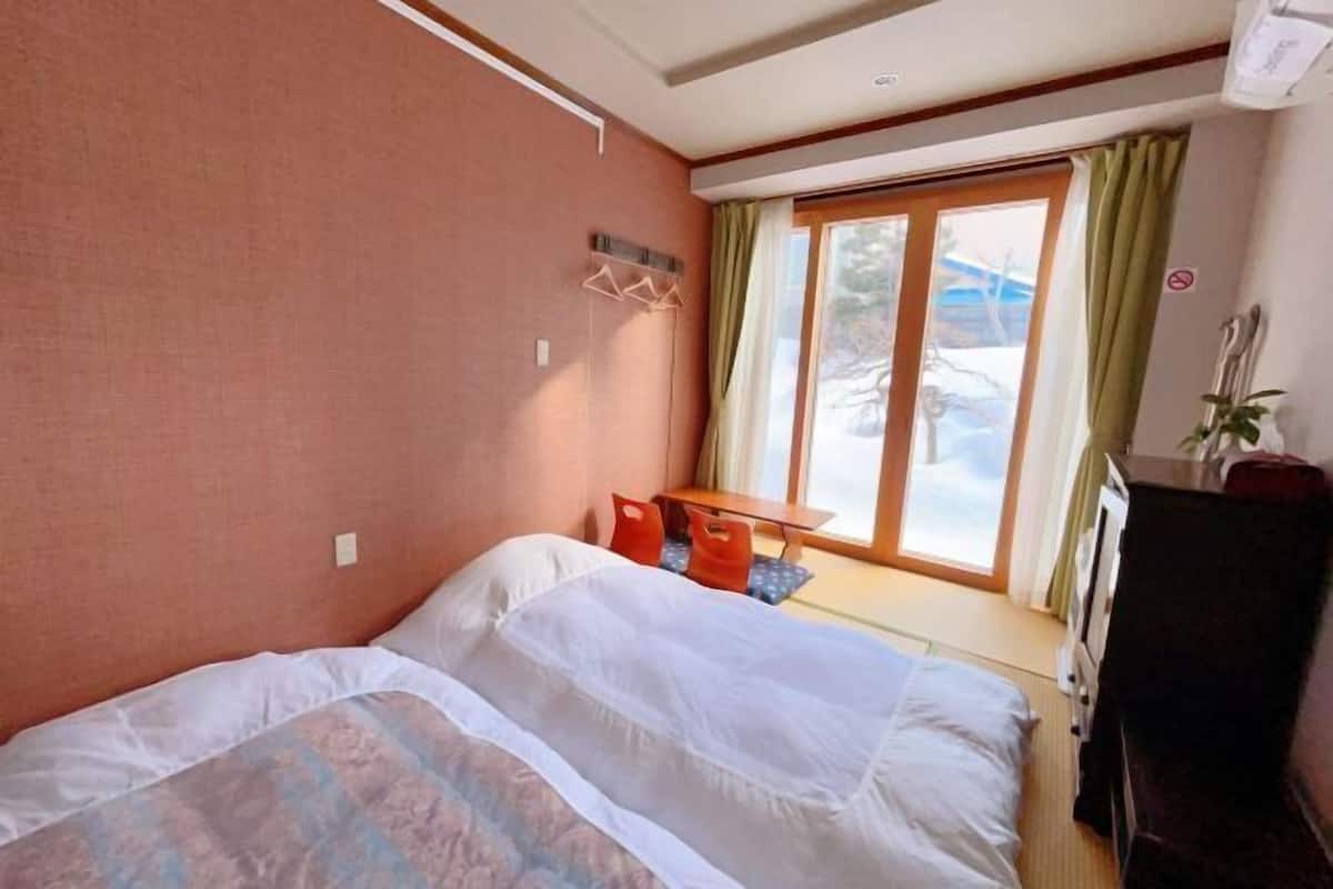 Minibar, skrivbord, strykjärn/strykbräda och gratis wi-fi
