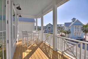 Outdoor dining - Custom Beach Home in Cinnamon Shore w/ Access to Resort-Level Amenities (Port Aransas)