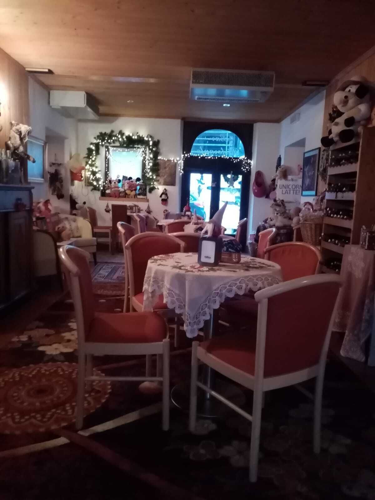 Breakfast, lunch and dinner served