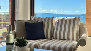 Smart TV, books - Promenade 12, 8 Intrepid Cl - fantastic waterfront unit with air con and Wifi (Nelson Bay)