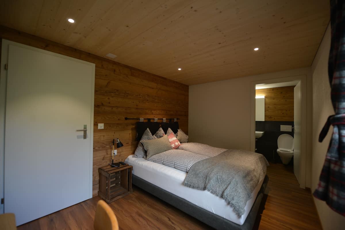 Comfort tweepersoonskamer | Verduisterende gordijnen, gratis wifi, beddengoed
