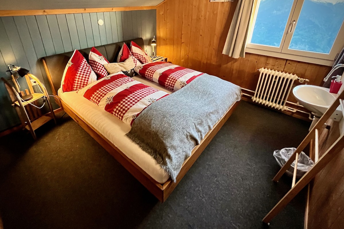 Economy tweepersoonskamer | Verduisterende gordijnen, gratis wifi, beddengoed