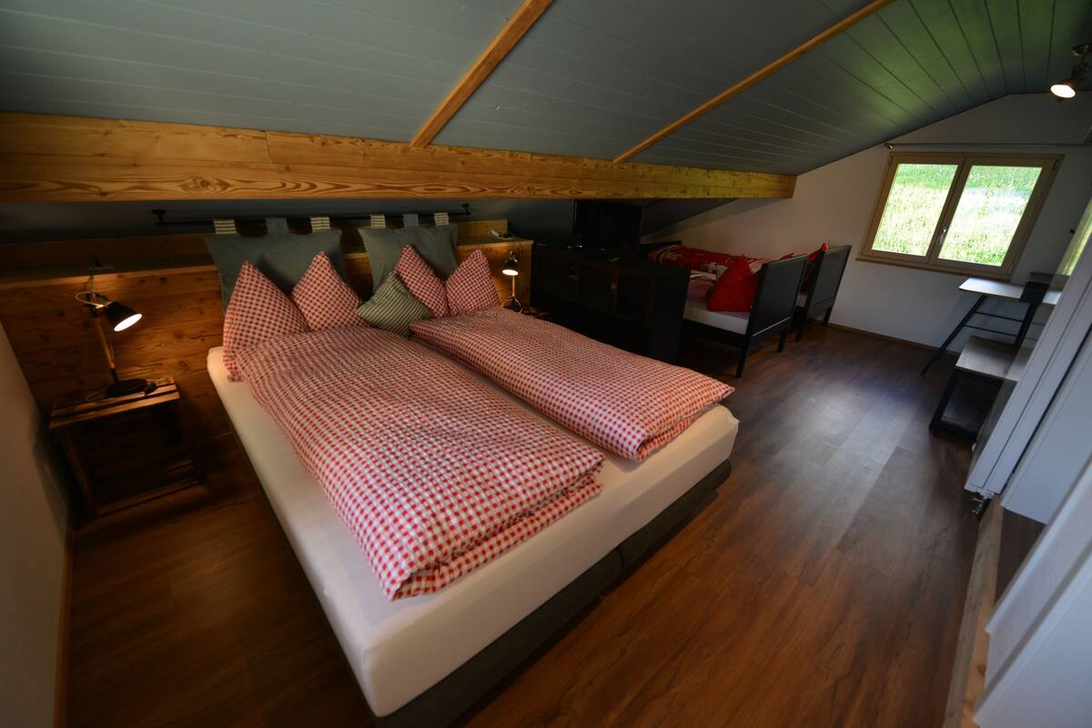 Deluxe vierpersoonskamer | Verduisterende gordijnen, gratis wifi, beddengoed
