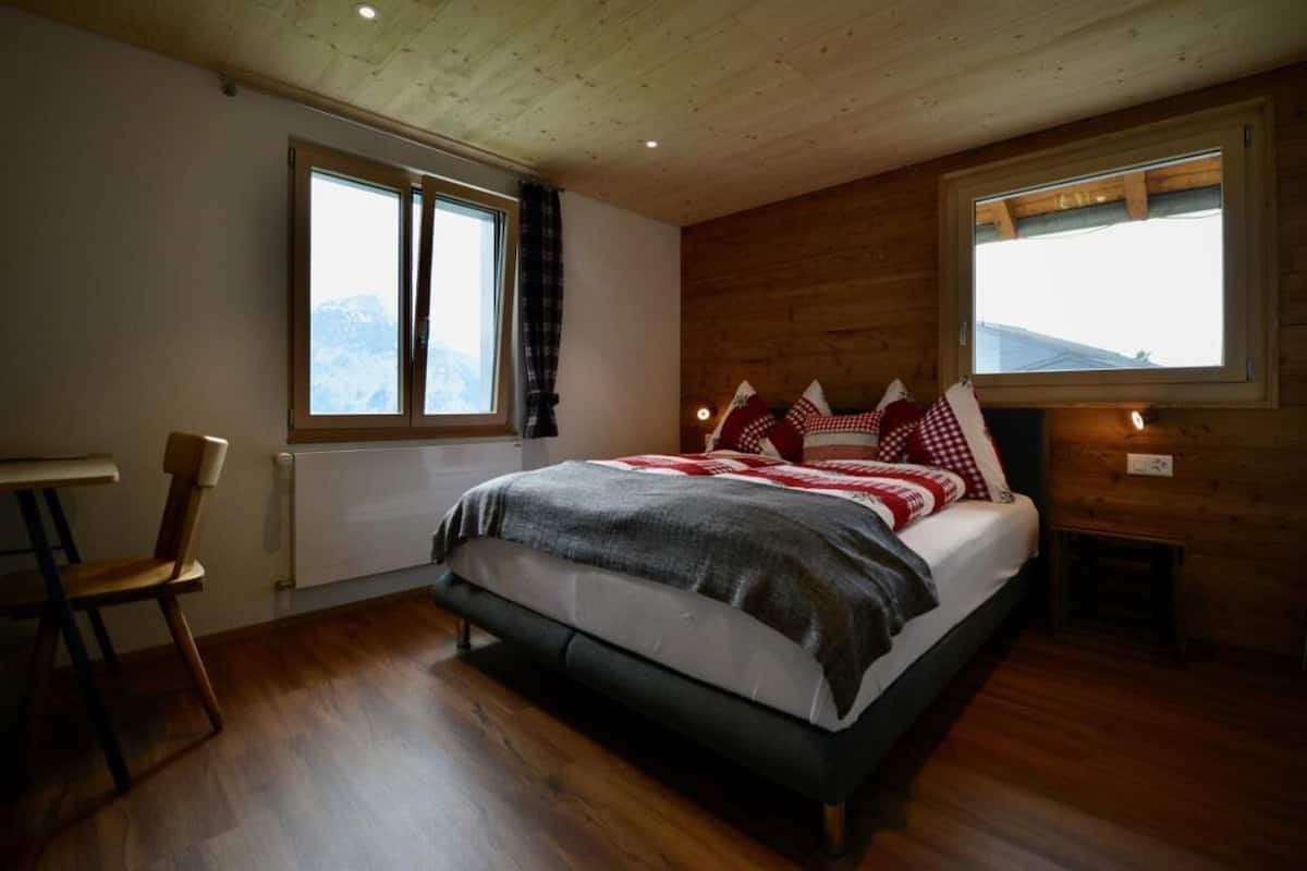 Deluxe tweepersoonskamer | Verduisterende gordijnen, gratis wifi, beddengoed