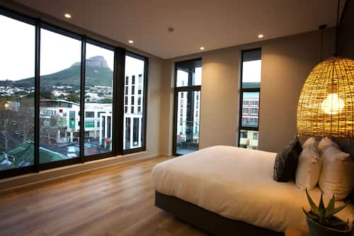 Attico Luxury | Minibar, una cassaforte in camera, una scrivania, postazione laptop