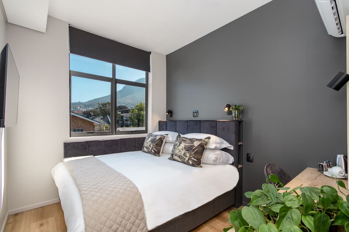 1 slaapkamer, een minibar, een kluis op de kamer, een bureau