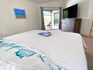 3 bedrooms, iron/ironing board, WiFi, bed sheets - Just beachy Pool Gulf access (Cape Coral)