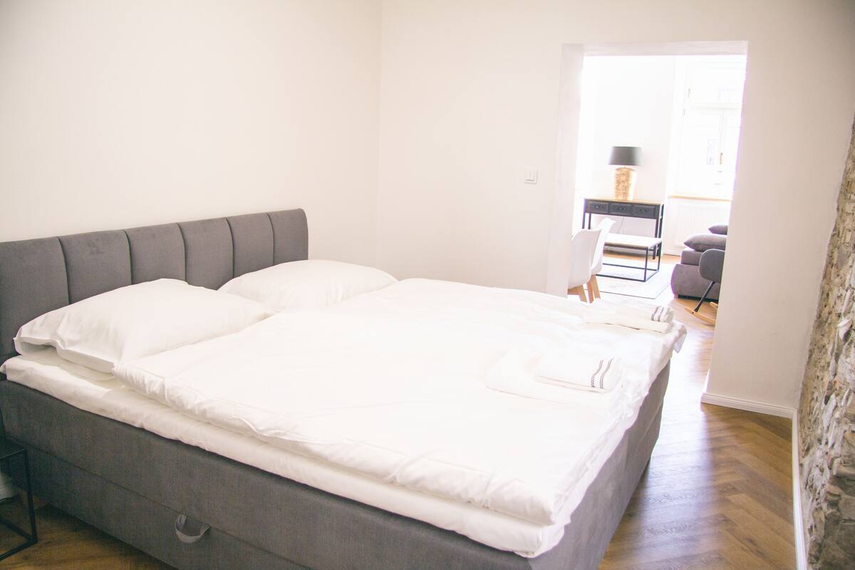 Soundproofing, free WiFi, bed sheets
