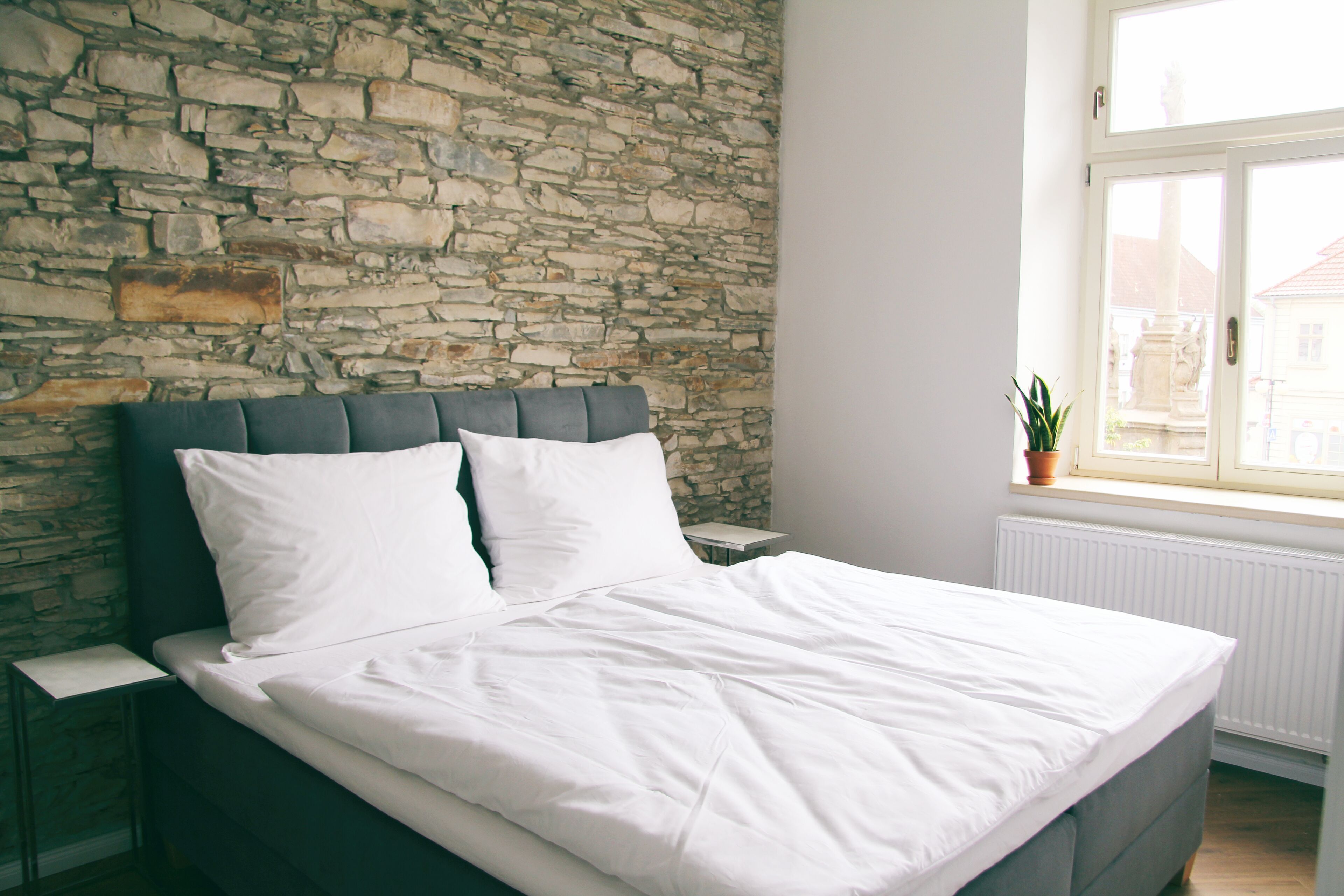 Soundproofing, free WiFi, bed sheets