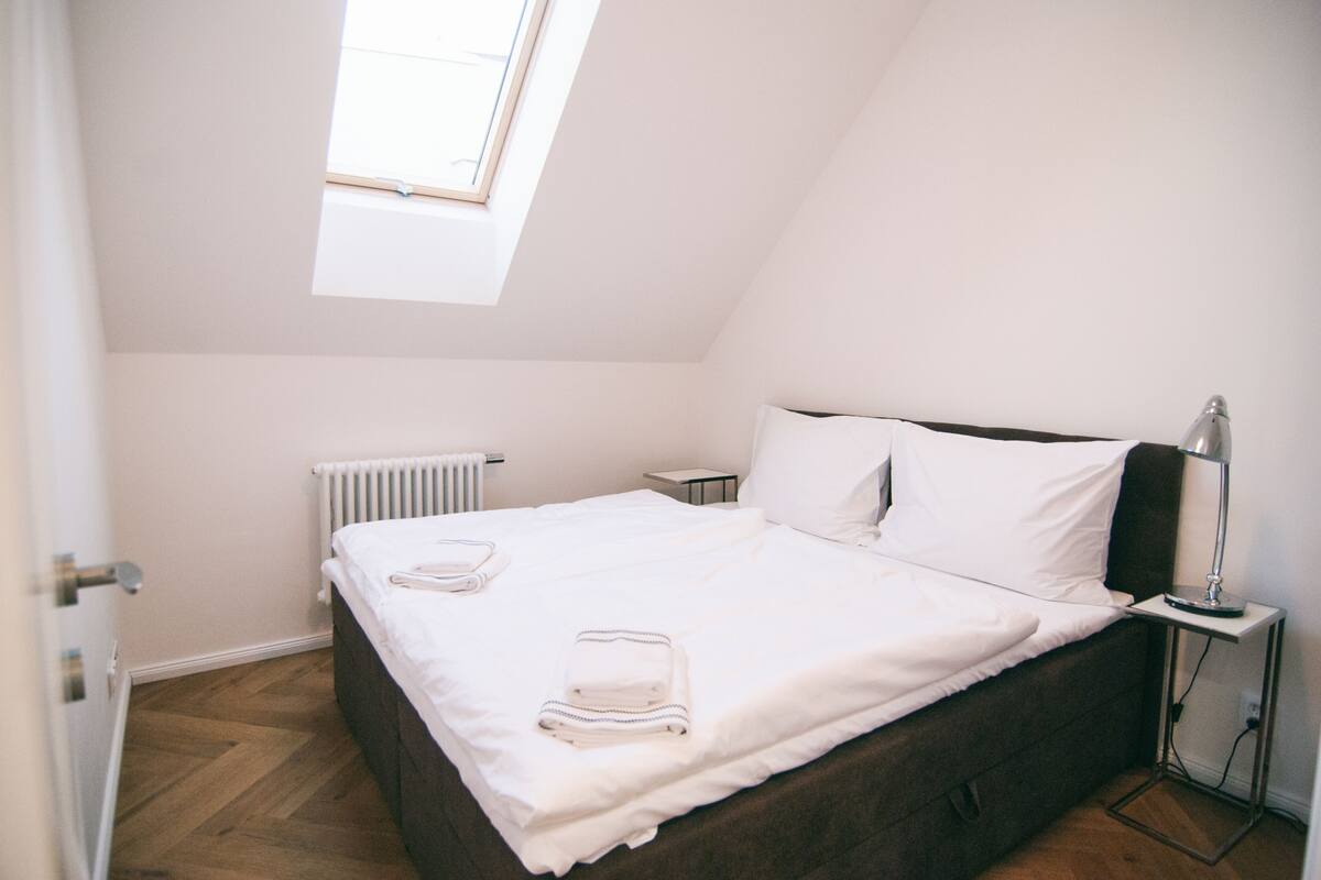 Soundproofing, free WiFi, bed sheets
