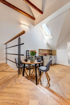 Suite – deluxe (2) | Oppholdsområde | LED-TV