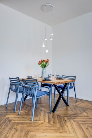 Familie appartement | Dineren in de kamer
