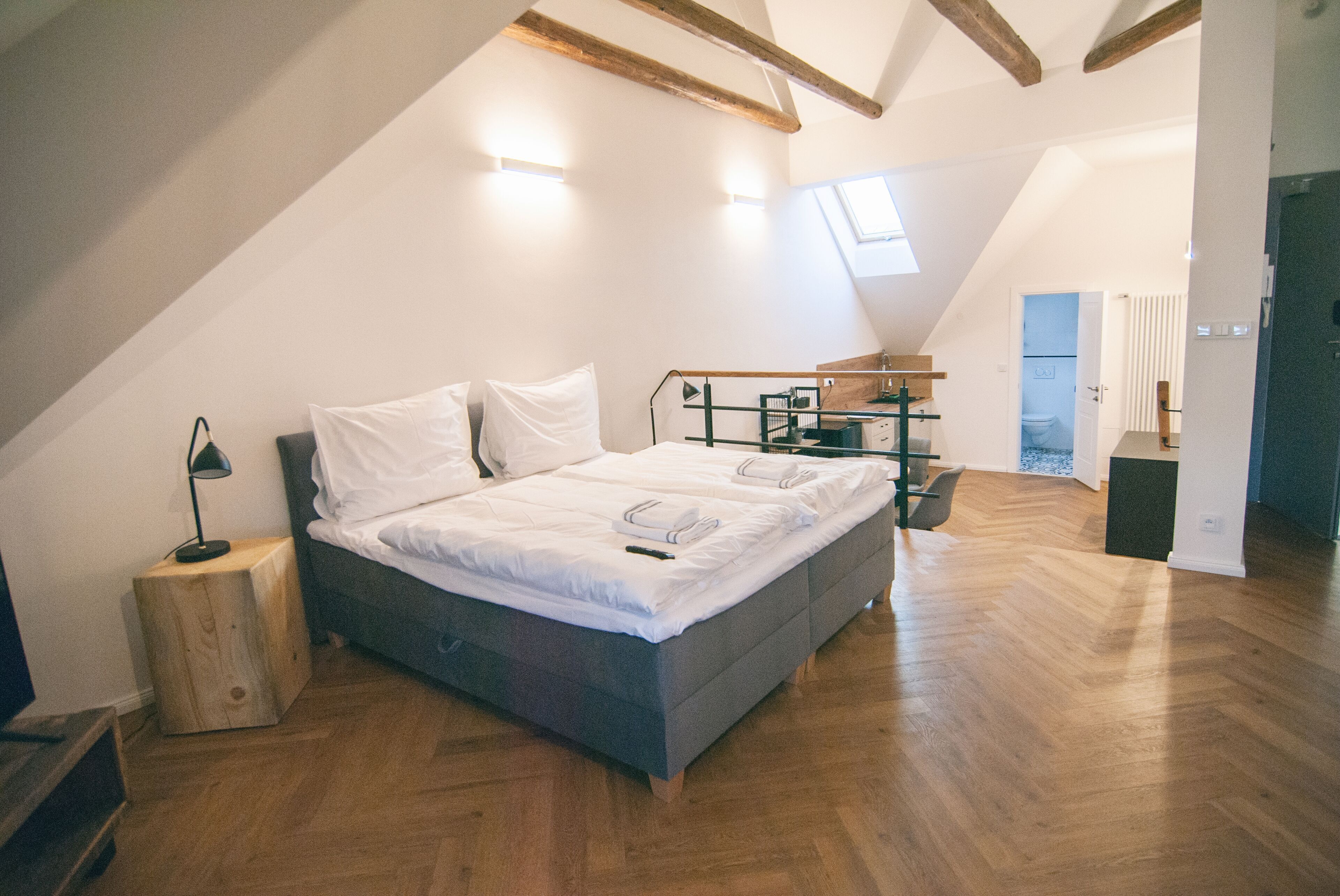 Soundproofing, free WiFi, bed sheets