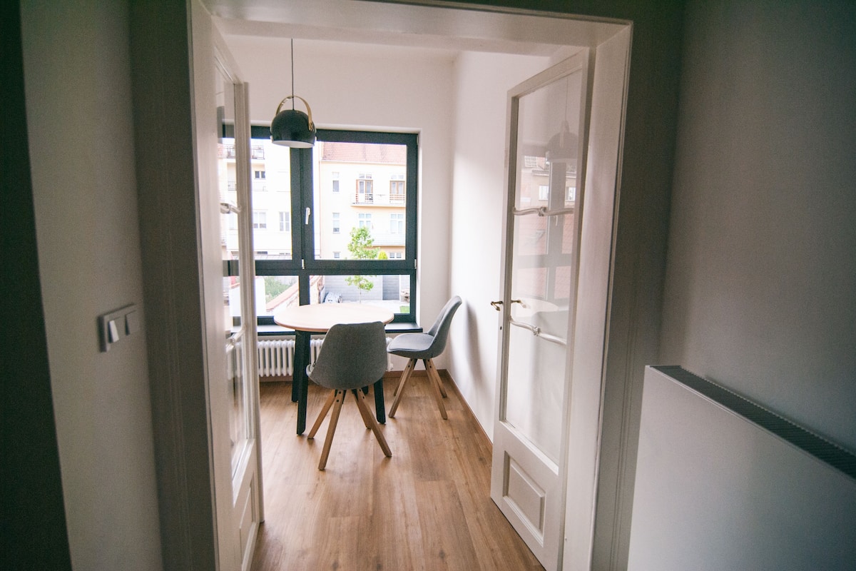 Premium Room | Soundproofing, WiFi (free), bed sheets