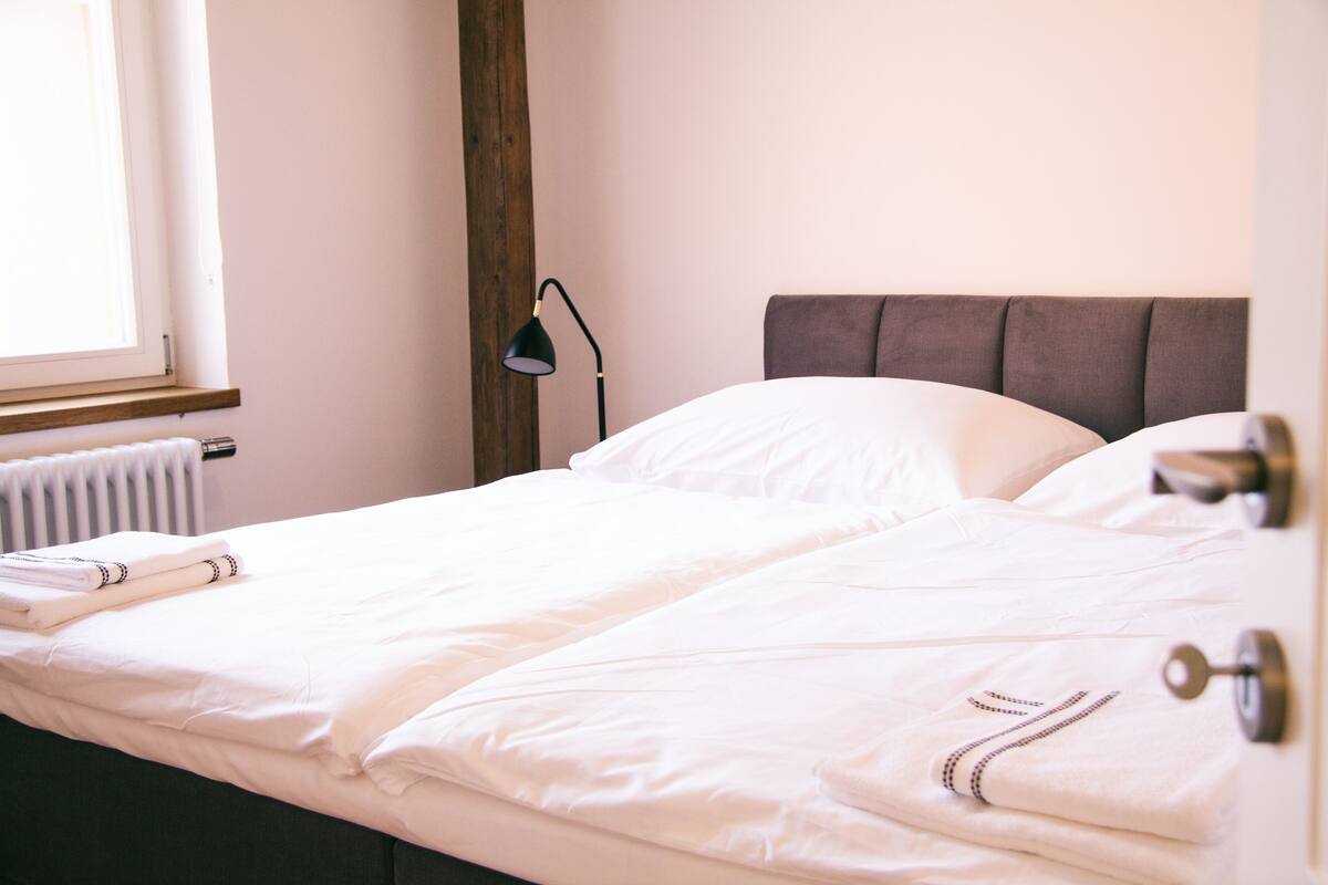 Soundproofing, free WiFi, bed sheets