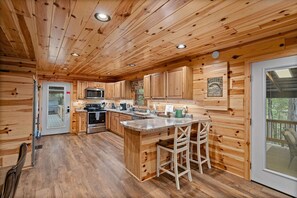 Cabana, 2 quartos | Cozinha privada | Geladeira, fogão, cooktop, cafeteira/chaleira