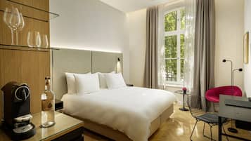 Superior Double Room | Roupas de cama premium, edredons de pluma, camas com colchões pillow-top