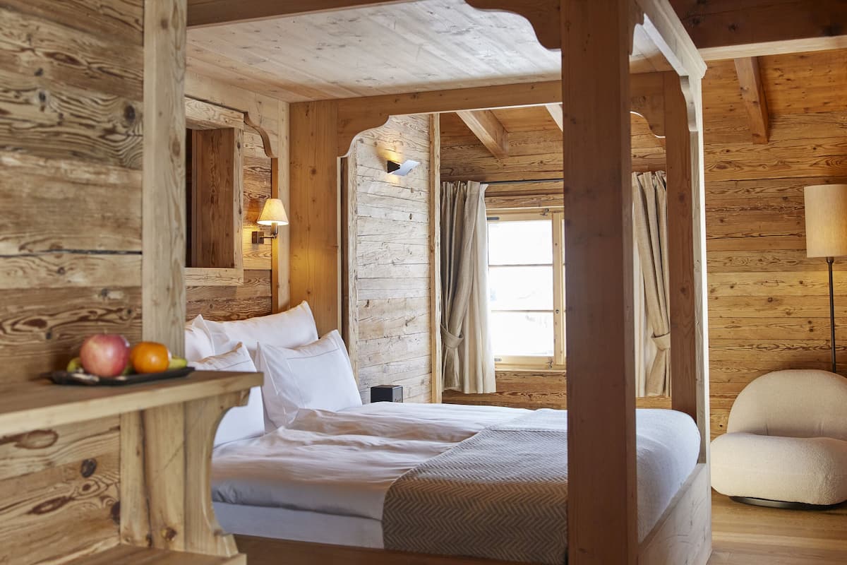 premium bedding, desk, laptop workspace, free wifi