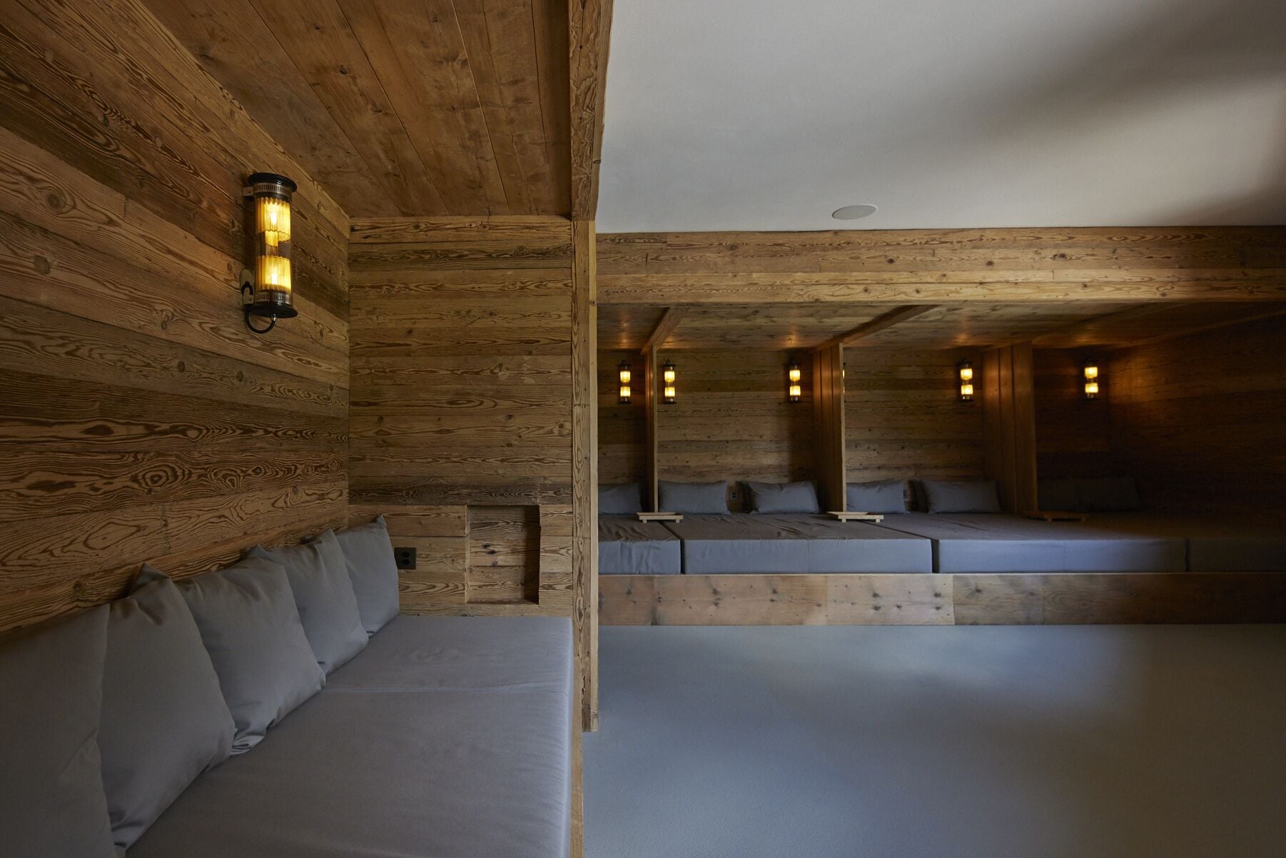 deep-tissue massages, 1 treatment room, massages