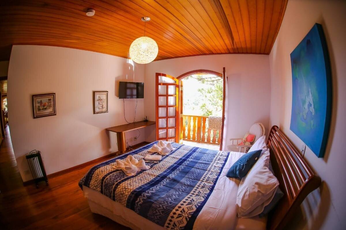Suite Deluks | Wi-Fi gratis dan didekorasi berbeda-beda