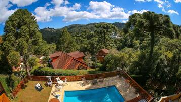 Suite Familiar com Varanda | Pool | Outdoor pool, sun loungers