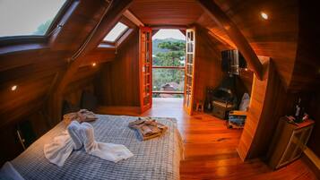 Presidential Suite, 1 Queen Bed | 1 bedroom, individually decorated, individually furnished, free WiFi