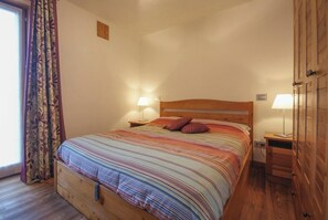 2 bedrooms, free WiFi, bed sheets - Apartment Rossella - 50m from the piste (Montgenèvre)
