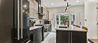 Historic Meets Chic/On Square/Park Offstreet/Walk 2 Everything