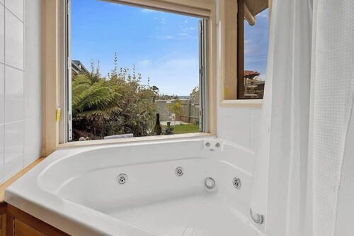 Forty South Cottage A Secluded Waterside Getaway