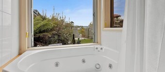 Forty South Cottage A Secluded Waterside Getaway