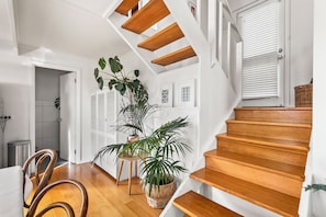 Interior - The Stables Charming Loft with Derwent River Views (Dynnyrne)