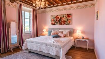 Romantic Double Room, 1 King Bed (Magnolia) | Minibar, in-room safe, individually decorated, individually furnished