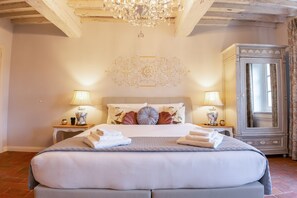Signature Triple Room, Garden View (Gelsomino) | Minibar, in-room safe, individually decorated, individually furnished - Villa La Preziosa (Lucca)