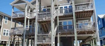 Oceanside Triplex Condo, steps from the sand w/ stunning ocean views!
