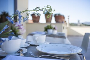Free daily cooked-to-order breakfast
