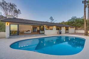 Outdoor pool, a heated pool - Skyline: 5 bed/6 bath, amazing views, tennis & basketball courts, pool, hot tub (Catalina Foothills)