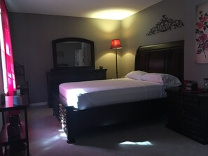 3 habitaciones, tabla de planchar con plancha, wifi y ropa de cama 