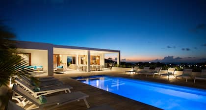 Amazing luxury villa on Vista Royal Jan Thiel, seaview only 3 min. to the beach.