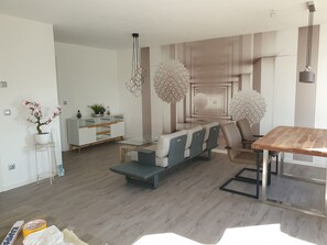 時尚公寓 | 起居區 | 玩具、地暖系統