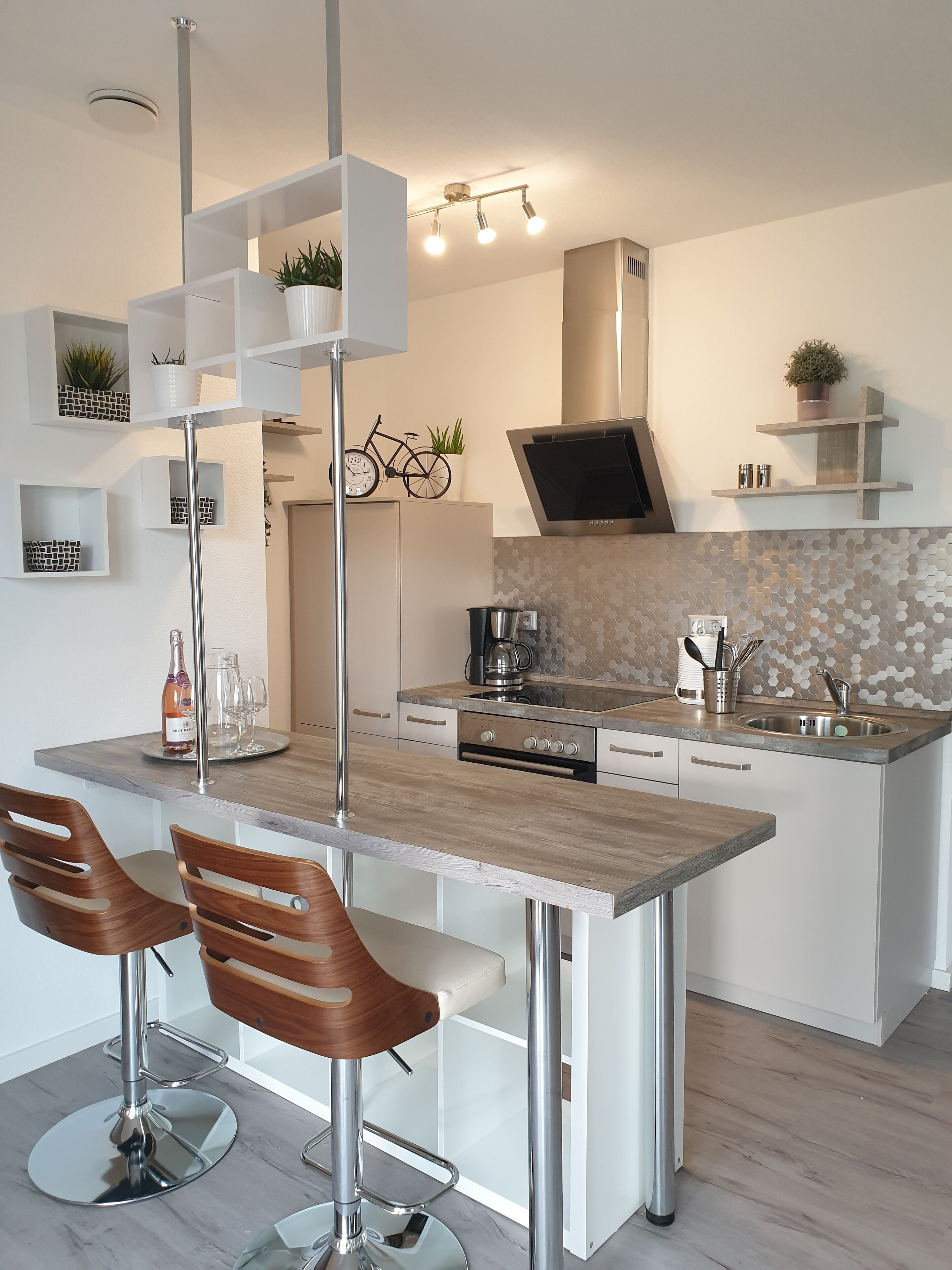 Design Apartment | Dapur peribadi | Peti sejuk/penyejuk beku saiz penuh, ketuhar, dapur 