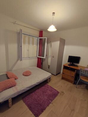 2 chambres, lit parapluie, Wi-Fi gratuit, draps fournis
