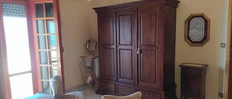 3 bedrooms, bed sheets