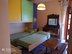 3 bedrooms, bed sheets