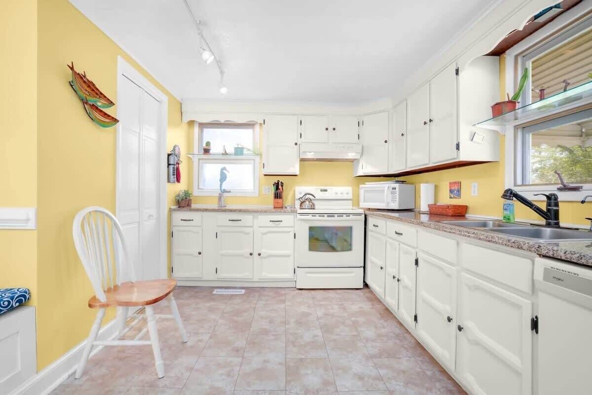 冰箱、微波炉、烤箱、炉灶