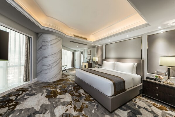 Deluxe-sviitti, 1 suuri parisänky, tupakointi kielletty | Ylelliset vuodevaatteet, minibaari, tallelokero huoneessa