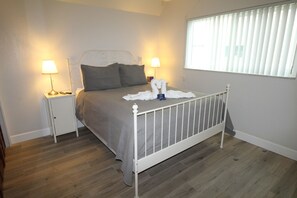 1 bedroom, bed sheets