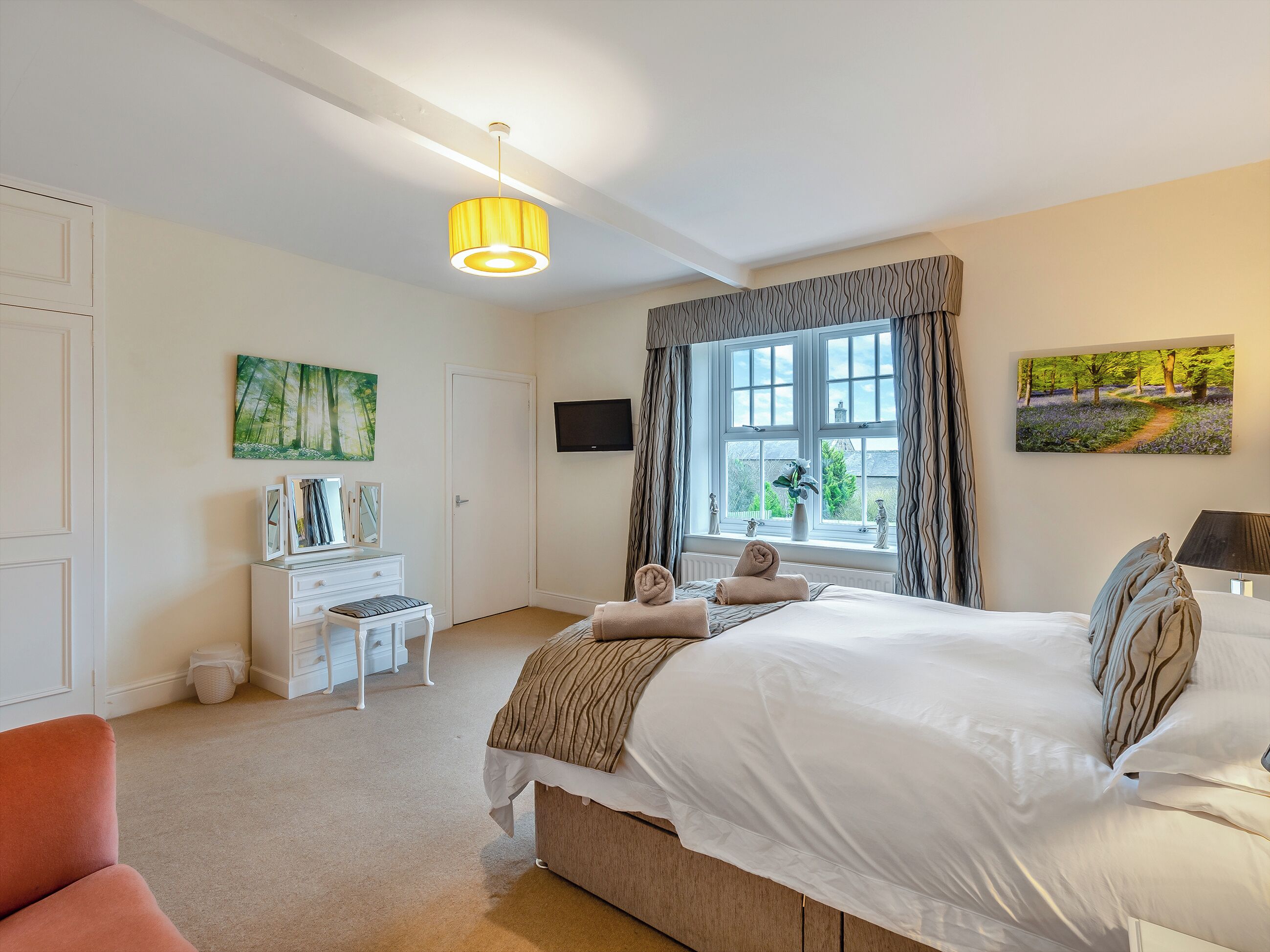 3 bedrooms, WiFi (free), bed sheets
