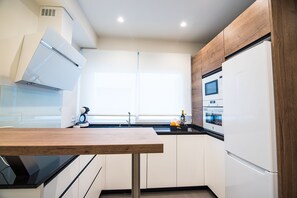 Réfrigérateur, four, plaque de cuisson, lave-vaisselle