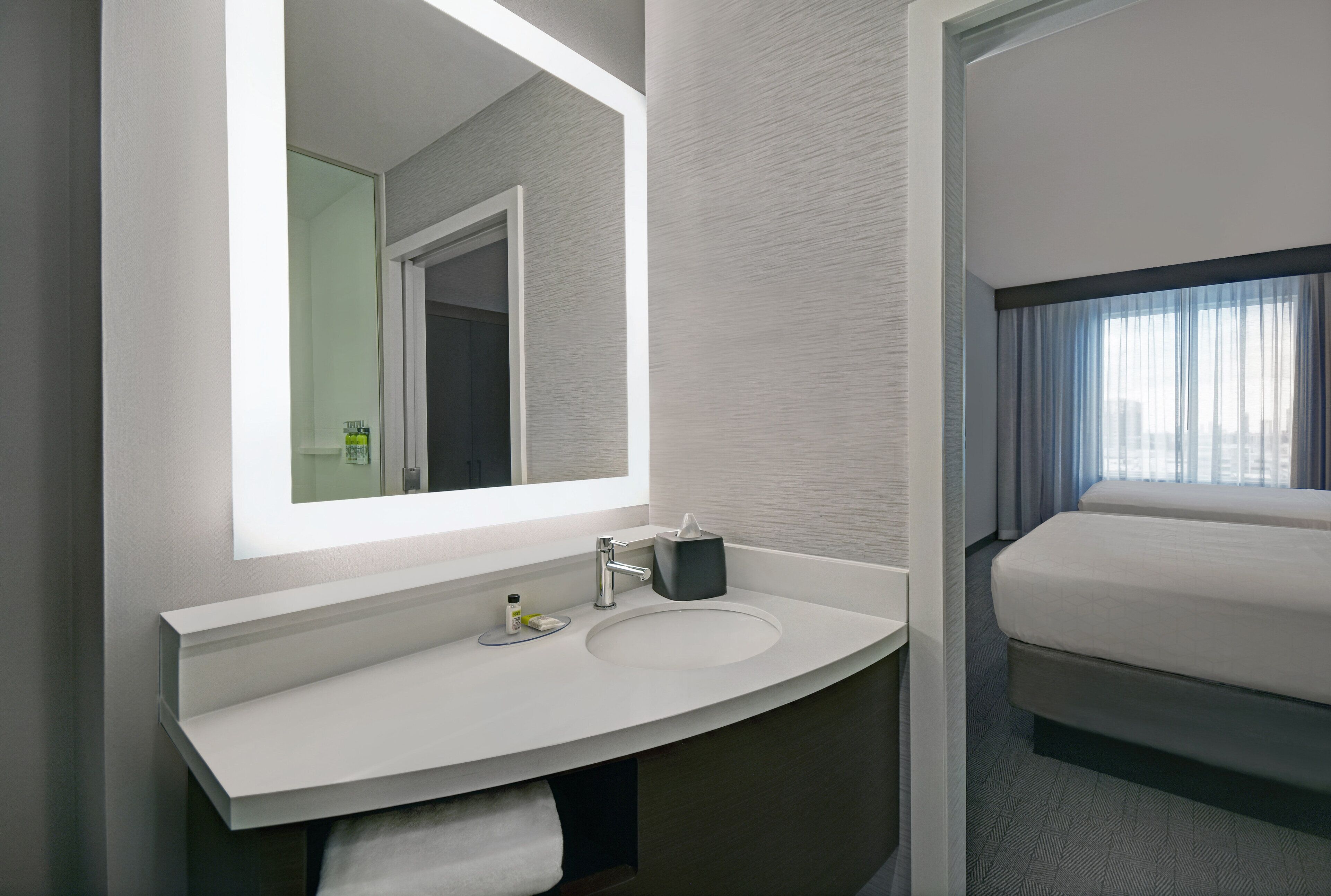 suite, 1 bedroom, kitchen | bathroom | towels